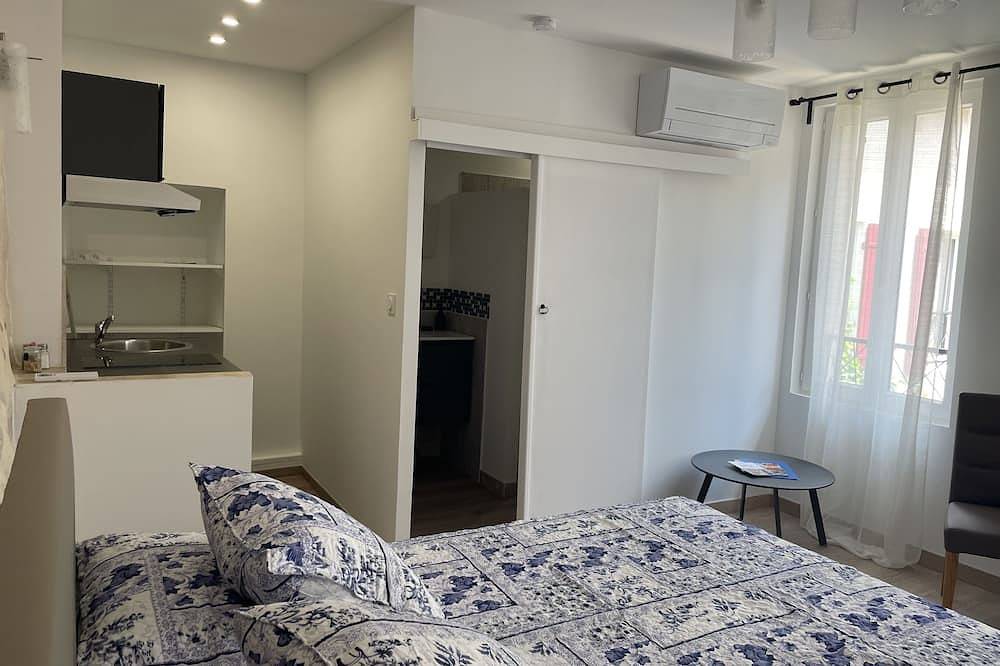 Appartement entier, Studio plein centre in Eyragues, Région d'Arles