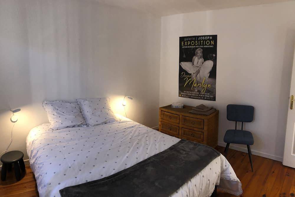Apartamento entero, F2 / 4 pers. luz y terraza, cerca de París, Fontainebleau, Provins y Barbizon in Melun, Sena y Marne
