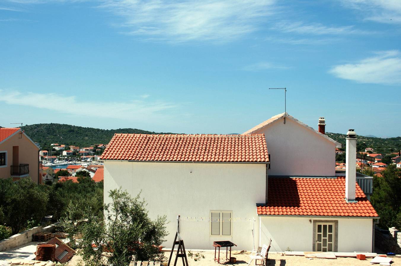 Ganze Wohnung, 2-Zimmer-Ferienwohnung mit Terrasse und Meerblick Jezera, Murter A-5079-a in Tisno, Murter