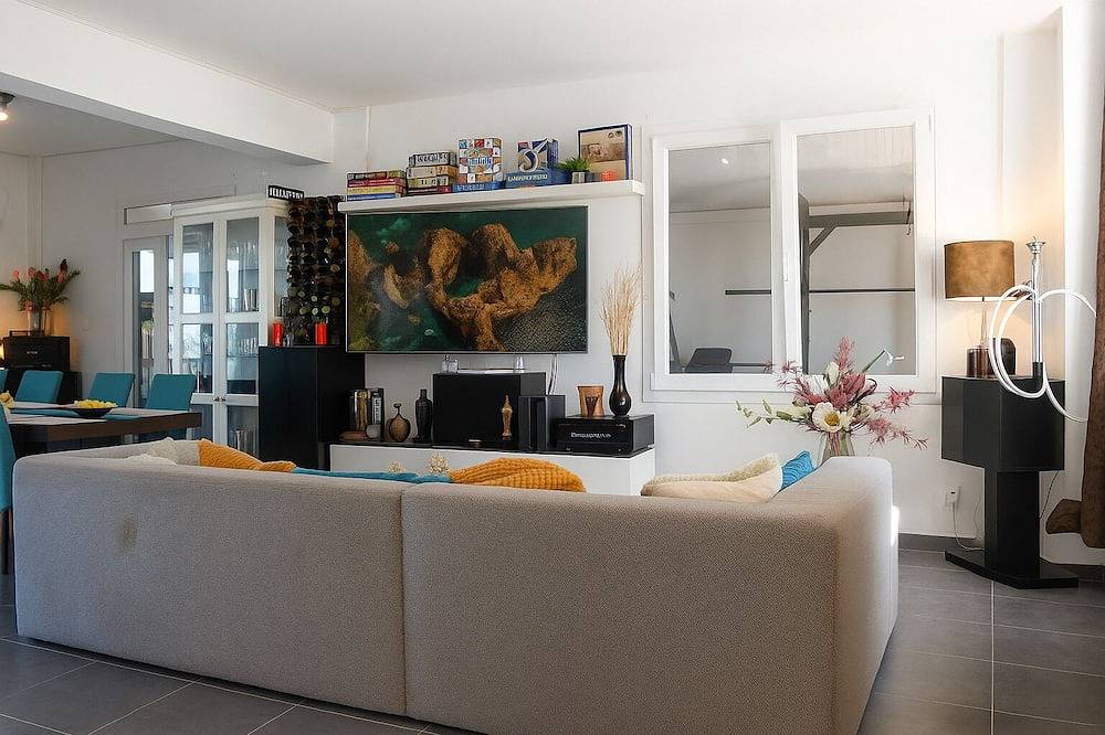 Modern room with sea view in Villa private pool fitness room in Oroklini in Distrito de Larnaca