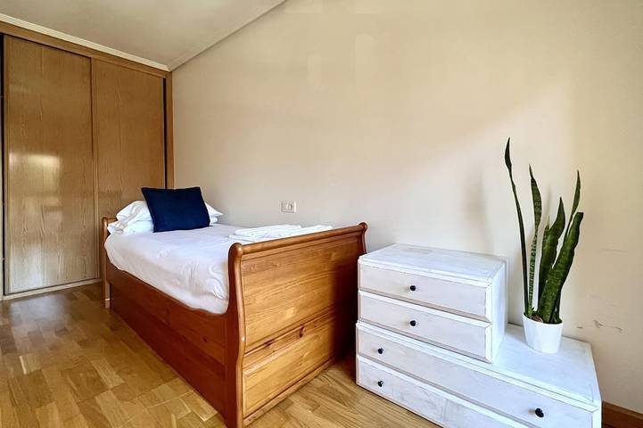 Gîte pour 4 personnes, avec Balcon ainsi que Terrasse et Jardin à León - 3