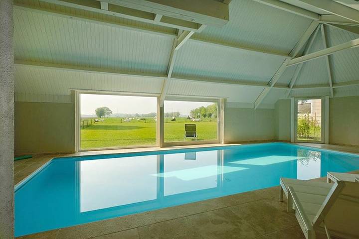 Alojamiento y desayuno para 6 personas, con Balcón y Terraza además de Jardín y Piscina en Bélgica