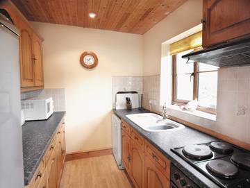 Log Cabin for 4 People in Carmarthenshire, South-Wales, Photo 2