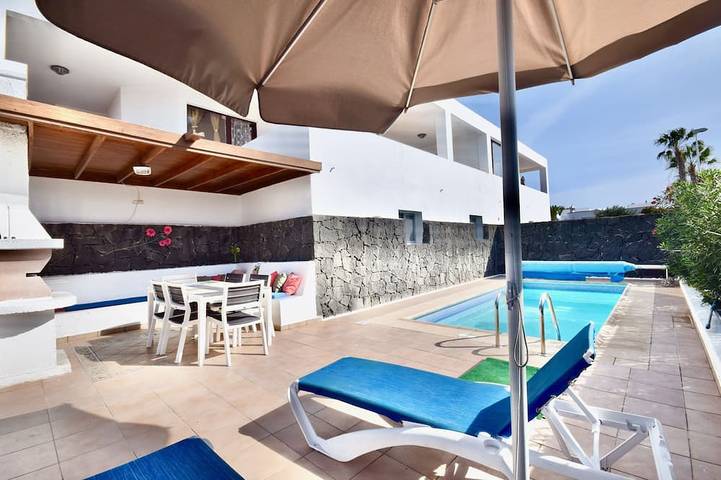 Villa for 6 people, with garden and pool as well as terrace - 1