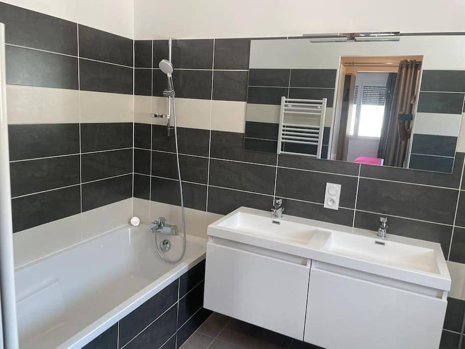 Three-Bedroom Villa in Villefranche-de-Rouergue, Aveyron