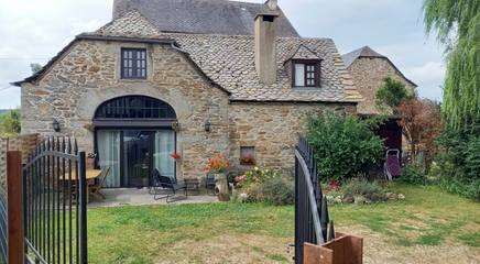 Gîte pour 5 personnes, avec jardin et terrasse à Colombiès