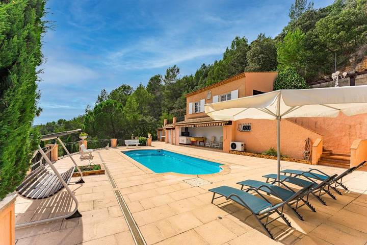 Location de vacances pour 12 personnes, avec piscine ainsi que vue et jardin, adapté aux familles à Vins-sur-Caramy - 2