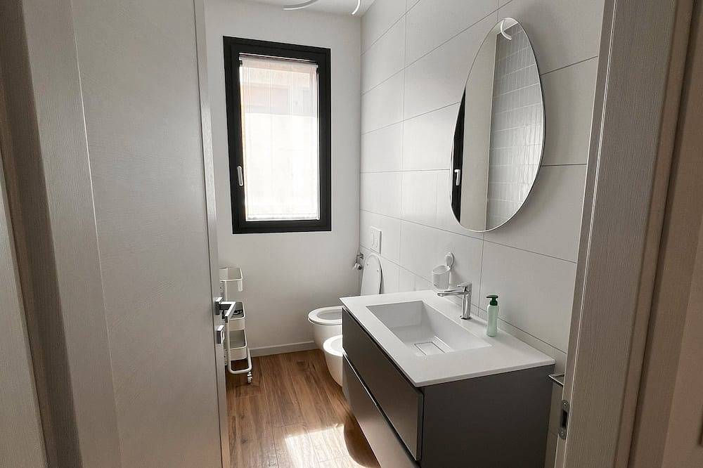 Entire apartment, Bluesuite - Nuovissimo trilocale fronte mare, 3 piano con terrazza e box in Riviera delle Palme