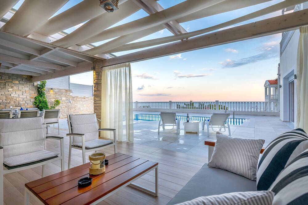 Luxusvilla mit atemberaubender Aussicht und erstklassiger Ausstattung, ideal für Familien in Achlia, Kreta Süden