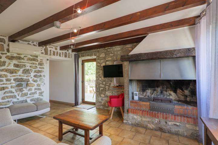 Gîte pour 7 personnes, avec jardin et bassin pour enfant, adapté aux familles à Joyeuse - 4