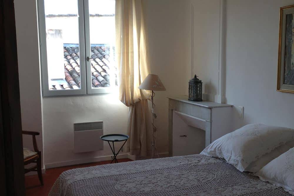 Appartement entier, Appartement de deux chambres de charme au cœur de Lourmarin. Très bien situé in Lourmarin, Parc naturel régional du Luberon