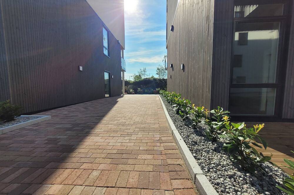 Ganze Wohnung, New apartment 5min to airport at Kokstad train station in Fana, Bergen