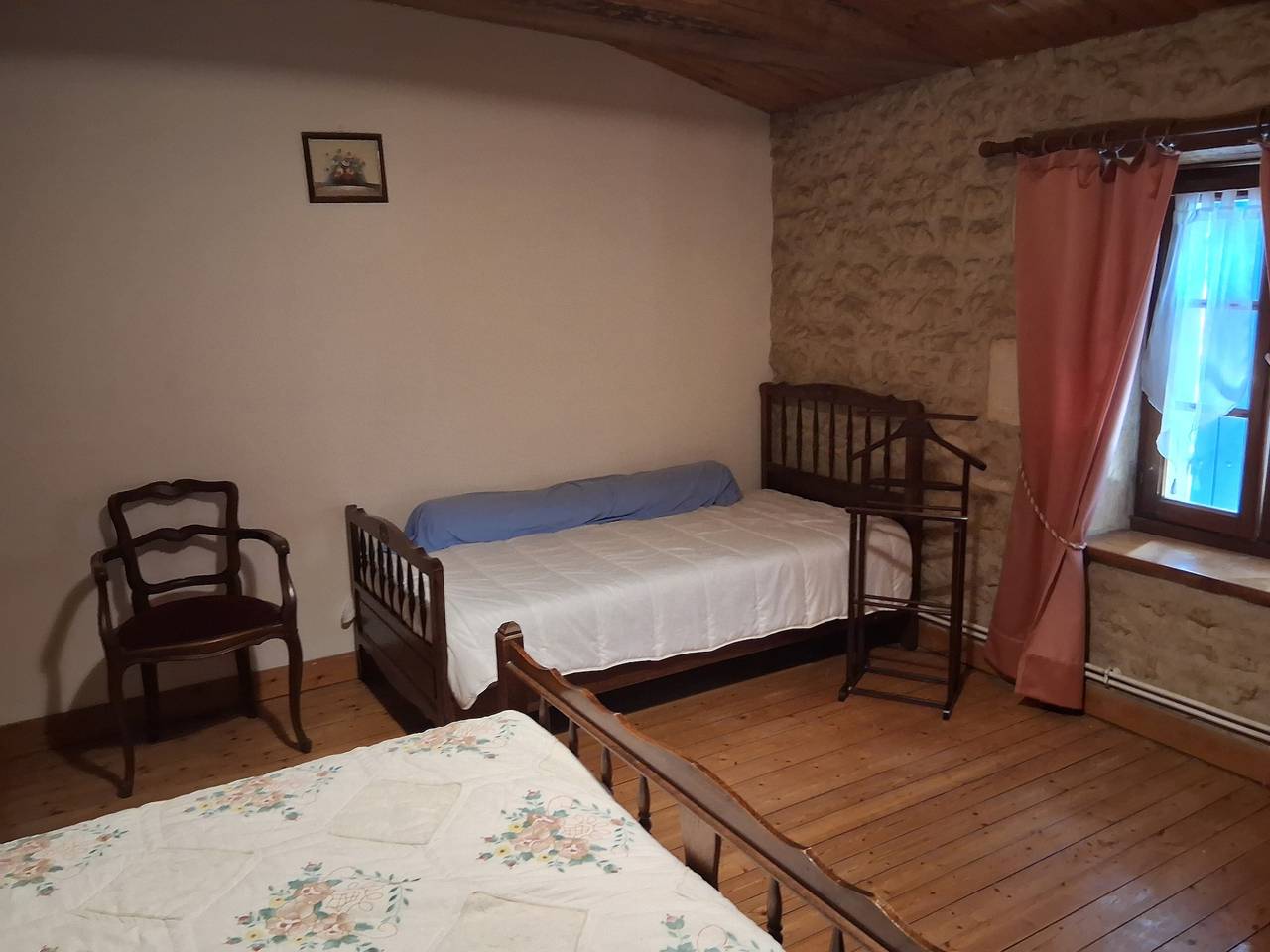 Gastenkamer 'La Glycine' met gedeeld terras en tuin, Wi-Fi in Antezant-la-Chapelle, Saint-Jean-d'Angély en omgeving