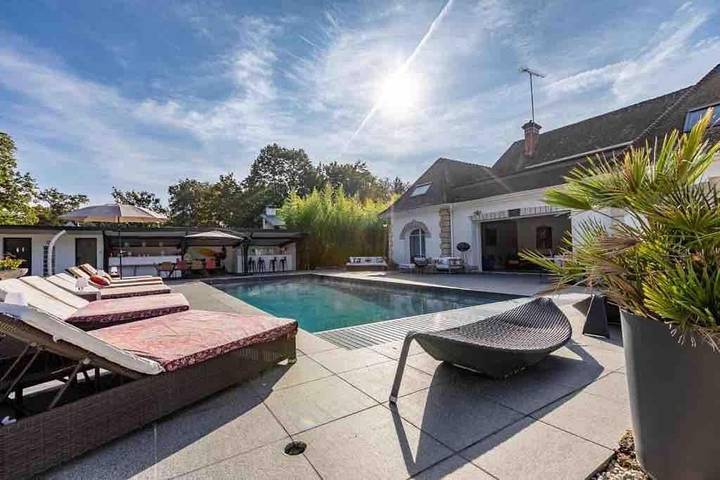 Villa pour 10 personnes, avec piscine et jardin ainsi que vue et terrasse, animaux acceptés