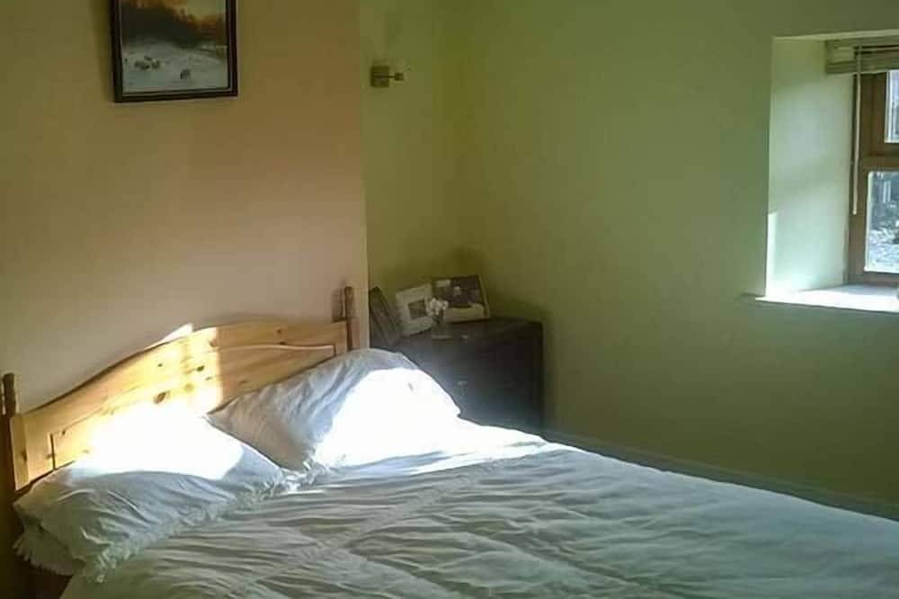 Ferrys, family friendly, with open fire in Portsalon, County Donegal in Lough Swilly