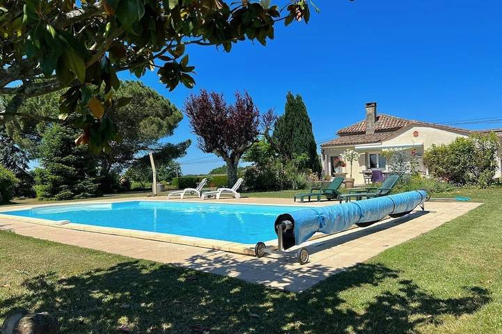 Gîte pour 8 personnes, avec terrasse et jardin à Saint-Quentin-de-Caplong