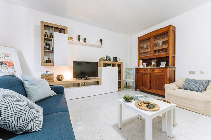 Entire apartment, Apartment 'Artemisia House Vastema' with Private Terrace, Balcony and Air Conditioning in Quartu Sant'Elena, Campidano