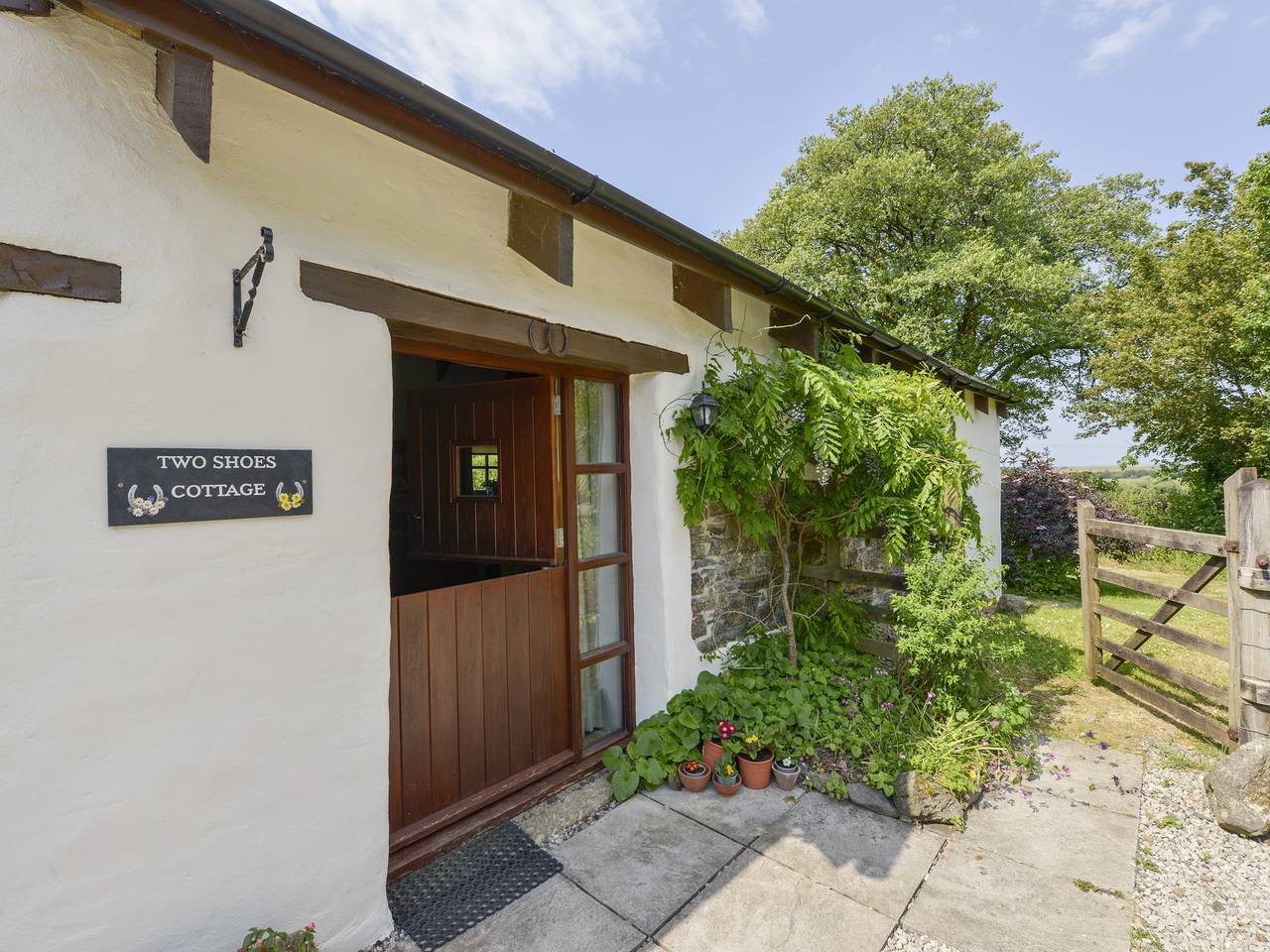 Two Shoes Cottage in Sourton, Dartmoor