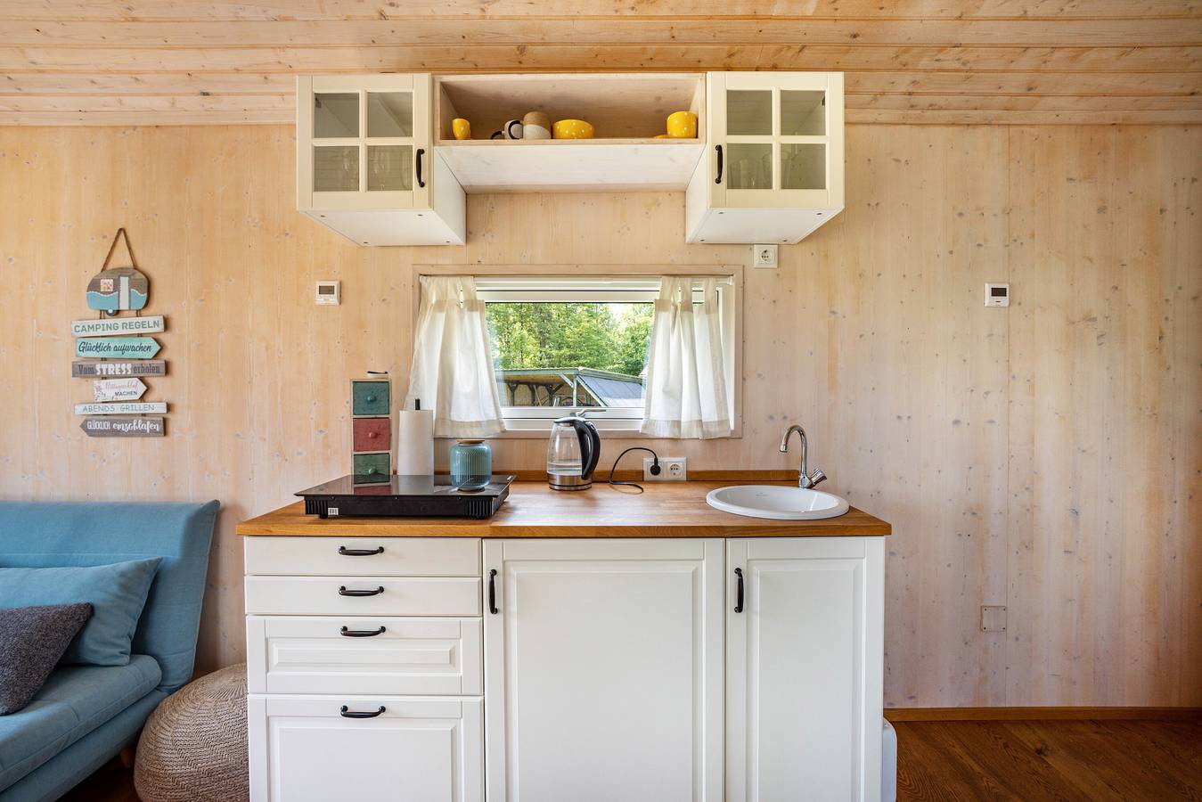 Ganze Ferienwohnung, Tiny Home 'Mit Blick Auf Den See' mit Garten, Wi-Fi und Klimaanlage in Büchen, Kreis Herzogtum Lauenburg