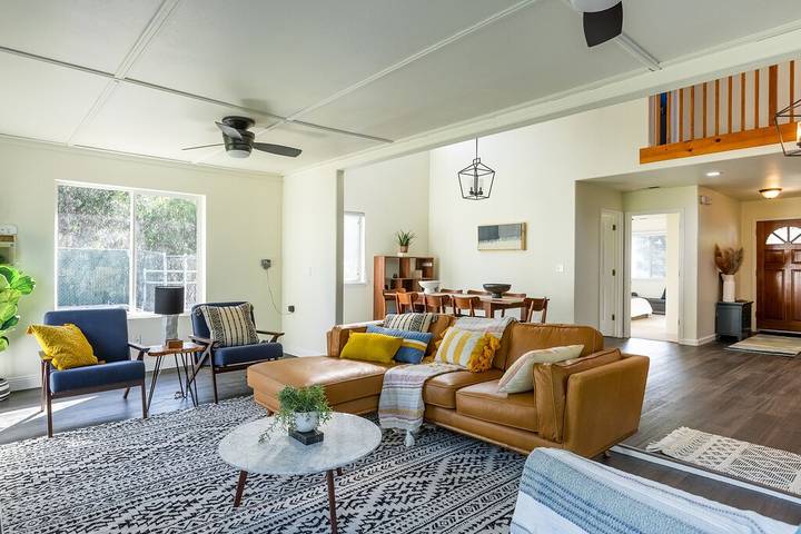 Vacation rental for 9 people, with yard and hot tub as well as balcony in Sequoia National Park