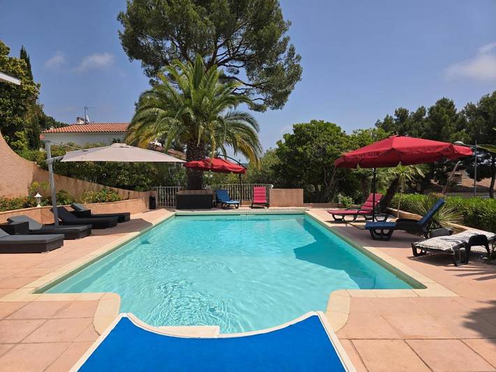 Villa pour 12 personnes, avec vue ainsi que piscine et jardin, animaux acceptés à Bandol - 4