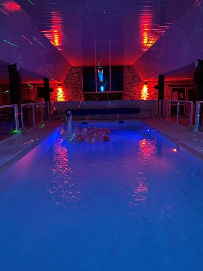 Villa pour 15 personnes, avec piscine ainsi que vue et balcon