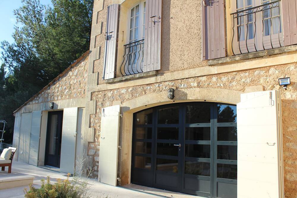 Grand Mazet garden level, 3 parental suites shared swimming pool - Vallée des Baux in Paradou, Arles region