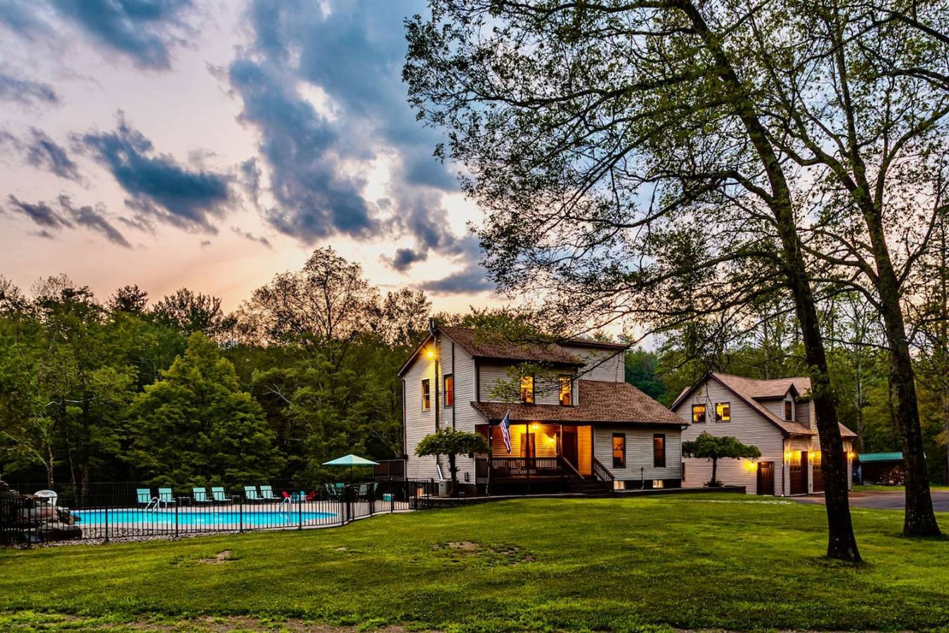 Family Fun Oasis: Hot Tub, Steam Room, Pool, Stream, Firepit, Games in Condado de Ulster