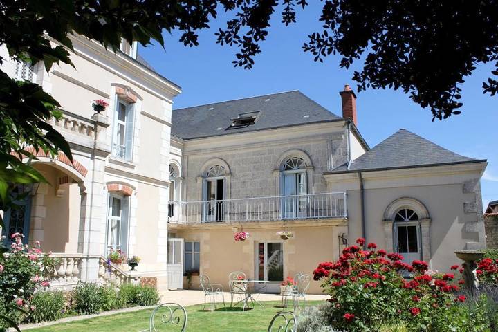 Chambre d’hôte pour 4 personnes, avec jardin et piscine, adapté aux familles à Neuville-de-Poitou - 4
