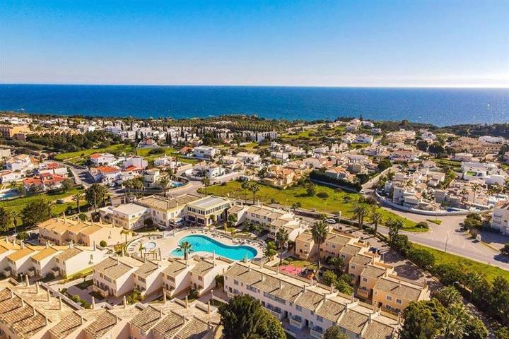 Vakantiepark voor 6 personen, with Balkon and Terras as well as Tuin and Kinderzwembad in Albufeira