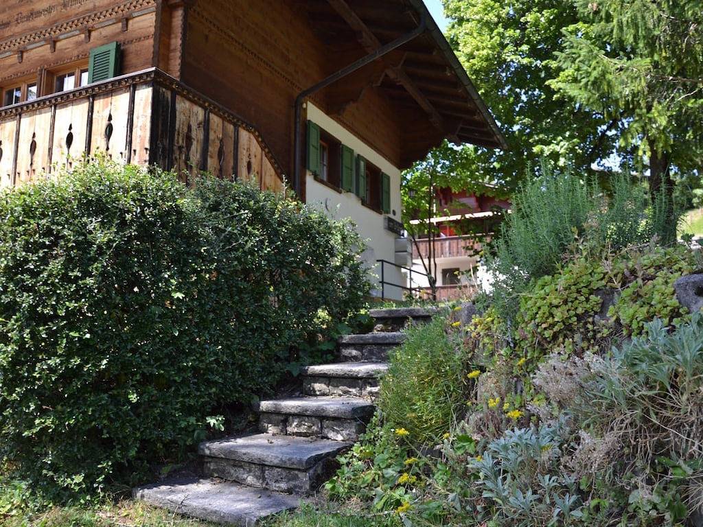 Vakantiehuis in Lenk met zwembad in Lenk im Simmental, Lenk