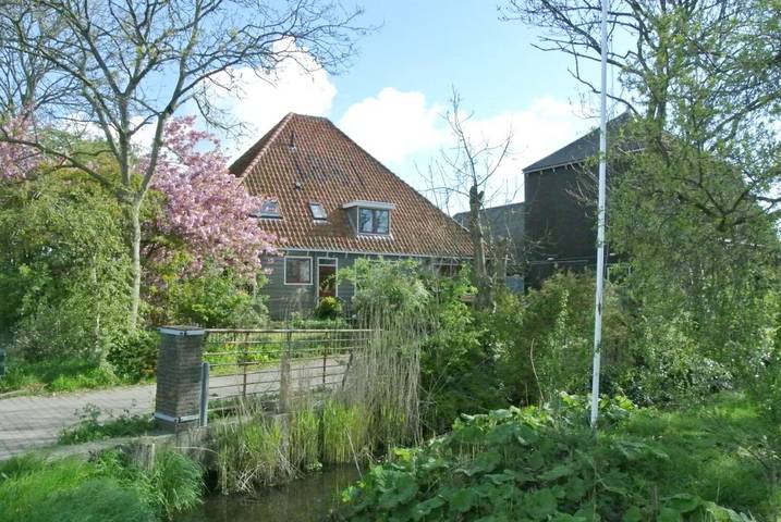 Gastenverblijf voor 4 personen, with Terras and Tuin as well as Uitzicht in Amsterdam
