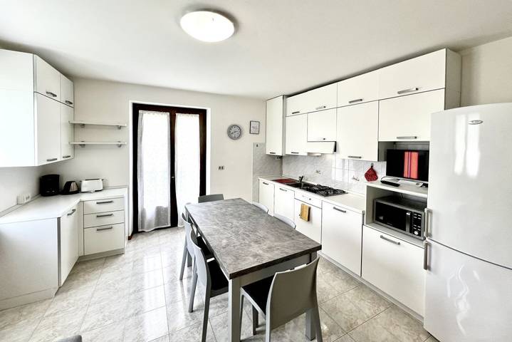 Ferienwohnung für 4 Personen, mit Garten und Seeblick in Ledro