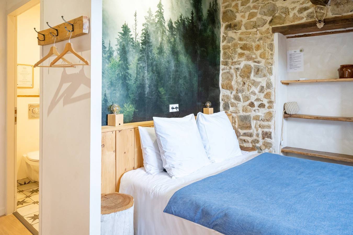 Chambre d'hôtes 'Maison Perbos 1556 - Ursuya' avec piscine partagée, Wi-Fi et climatisation in La Bastide-Clairence, Région de Bayonne