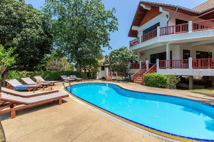 Holiday home for 6 people, with balcony and garden in Koh Samui