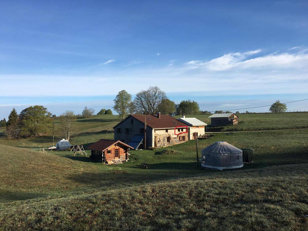 Appartement entier, One-Bedroom Apartment with Garden View in La Pesse, Parc naturel régional du Haut-Jura