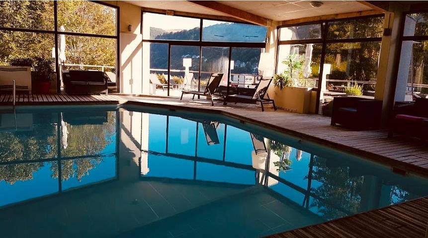 Hôtel pour 2 personnes, avec piscine ainsi que jardin et vue dans Bureau De Tourisme Du Massif Du Sancy Le Mont Dore - 3