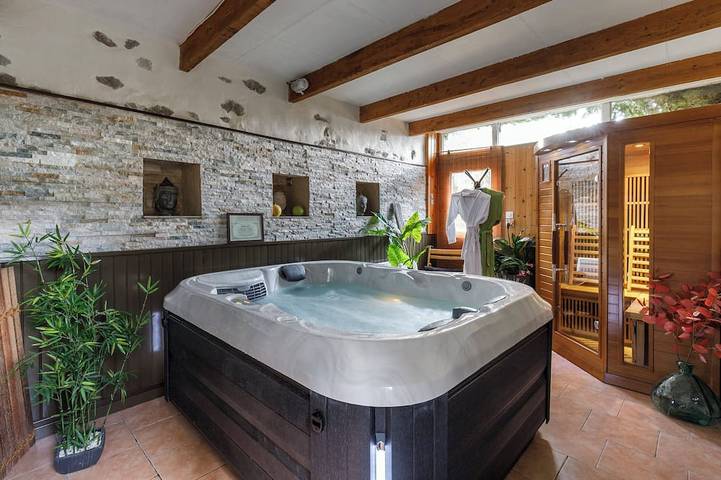 Location de vacances pour 4 personnes, avec sauna ainsi que jardin et jacuzzi à Faye-d'Anjou