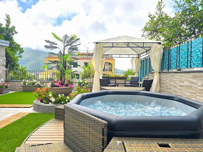 Ferienhaus für 4 Personen, mit Pool und Garten sowie Whirlpool