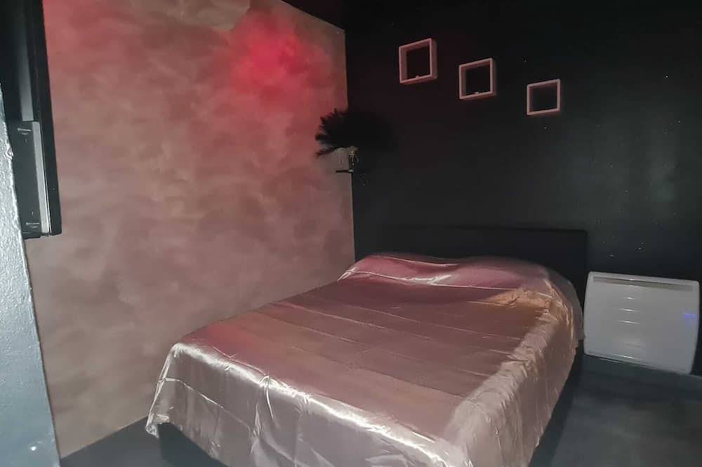 Appartamento intero, Unusual love cocoon with jacuzzi in the heart of the city love room incredible night  in Lione, Rodano