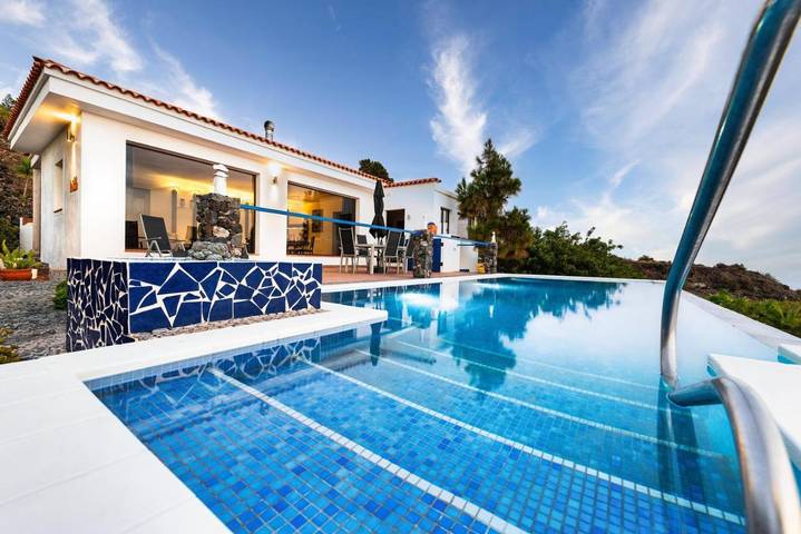 Casa rural para 5 personas, con vistas al lago y vistas además de jardín y piscina en Guía de Isora