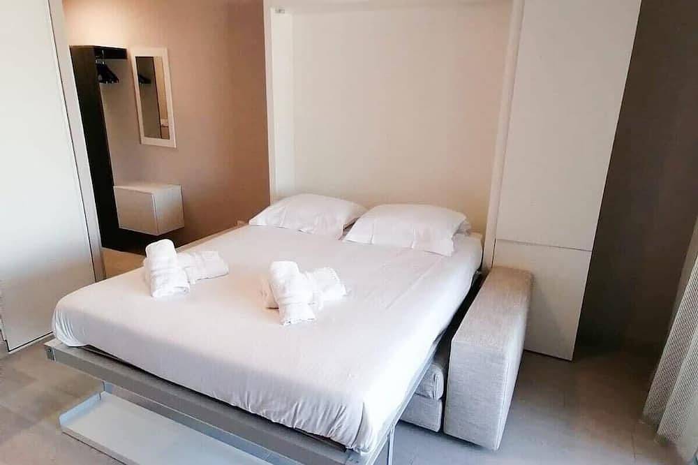 Apartamento entero, Studio feet in the water, friendly, cozy and unique. in Villeneuve-Loubet Plage, Villeneuve-Loubet