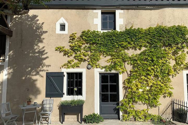Location de vacances pour 4 personnes, avec Balcon ainsi que Jardin et Piscine dans Chives