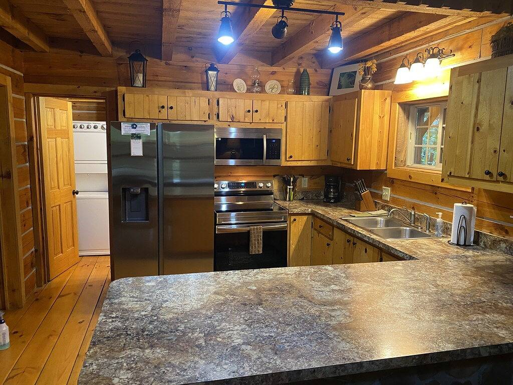 Rustikale Chic Getaway Cabin mit Whirlpool in der Nähe von State und National Parks! in Hocking County