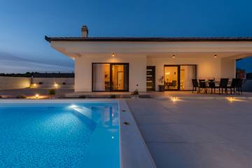Villa für 6 Personen, mit Terrasse und Garten in Dalmatien