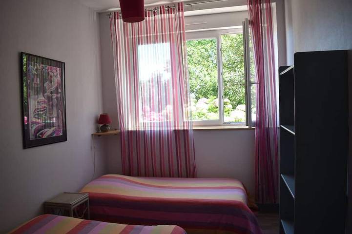 Location de vacances pour 5 personnes, avec terrasse et jardin à Plonéour-Lanvern - 4