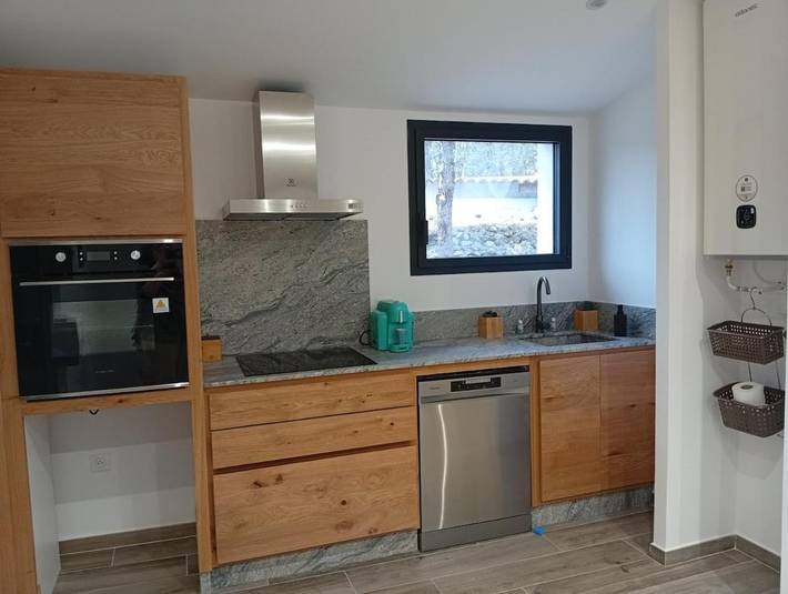 Location de vacances pour 4 personnes, avec Terrasse ainsi que Jardin et Vue à Rougiers