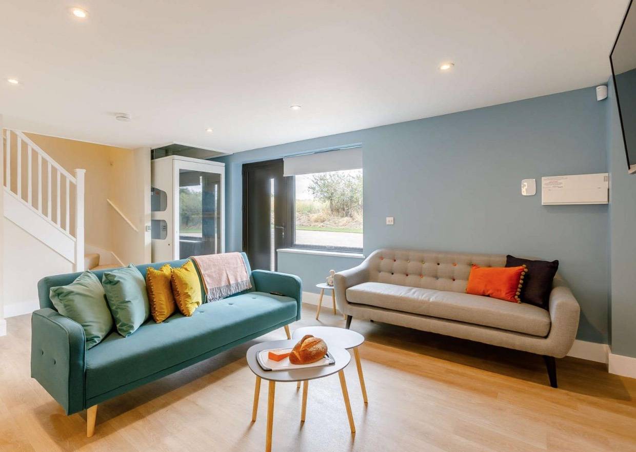 Fully Accessible-Disabled Adapted-Hot Tub-Pets in Warwickshire