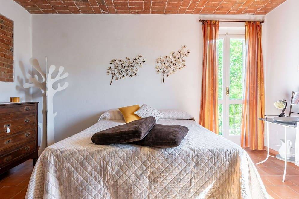 Mooi  vakantiehuis voor 4 personen met Wifi, Tv, patio en huisdieren toegestaan in Mombaruzzo, Provincie Asti