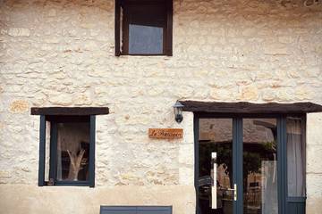 Gîte pour 5 personnes, avec jardin ainsi que piscine et terrasse, animaux acceptés à Champagne-et-Fontaine